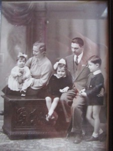 Emma (mammas syster) med sin man Guido och barnen Franco Marisa och Lucia (Renata kom till senare)