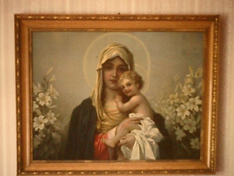 Madonnan med Jesubarnet hängde i gästernas sovrum och hon tittade alltid åt alla håll!