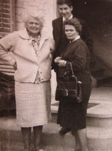 Ida Stecher hennes son Werner och min mamma Maria ca 1960