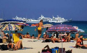 Stranden heter Pamplona beach och den rymmer det mesta för de mesta.. 