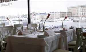 Grands veranda med utsikt mot kungliga slottet mittemot var och är fortfarande en klassisk restaurang i Stockholm..